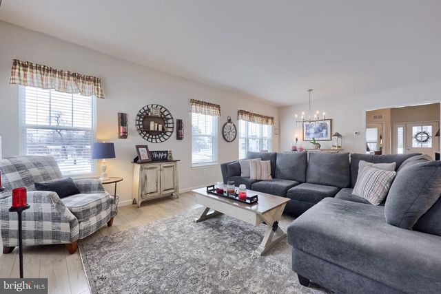 116 VILLAGE DR, Millersville, PA 17551