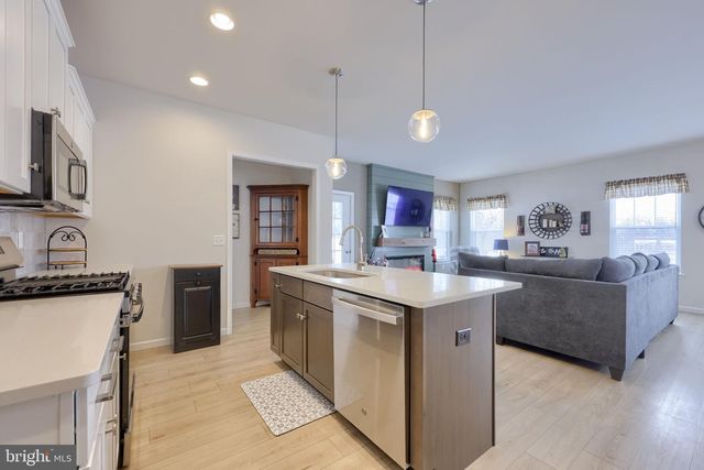 116 VILLAGE DR, Millersville, PA 17551