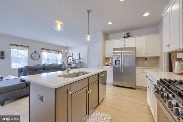 116 VILLAGE DR, Millersville, PA 17551