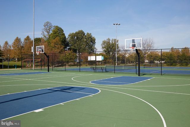 300 KING FARM BLVD #9-305, Rockville, MD 20850