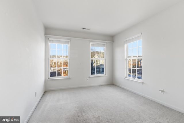 18544 PINEVIEW SQ, Leesburg, VA 20176