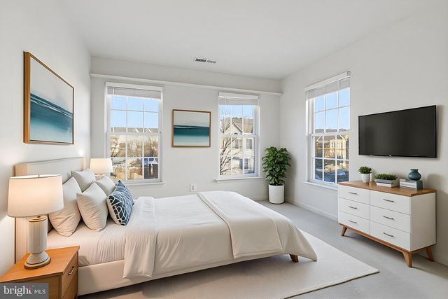 18544 PINEVIEW SQ, Leesburg, VA 20176