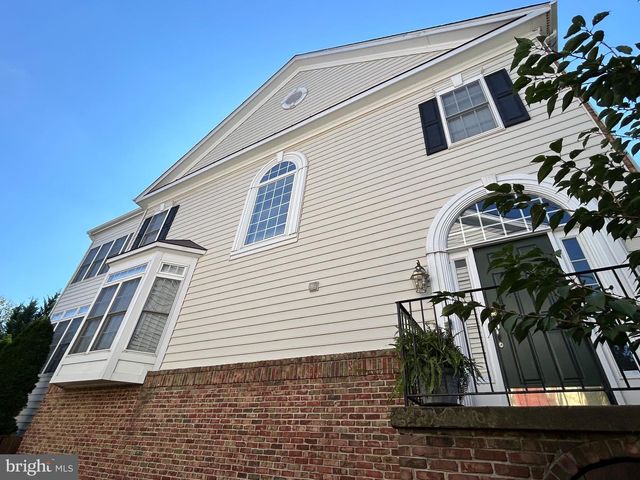 18544 PINEVIEW SQ, Leesburg, VA 20176