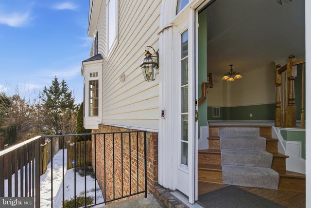 18544 PINEVIEW SQ, Leesburg, VA 20176