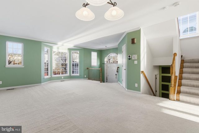 18544 PINEVIEW SQ, Leesburg, VA 20176