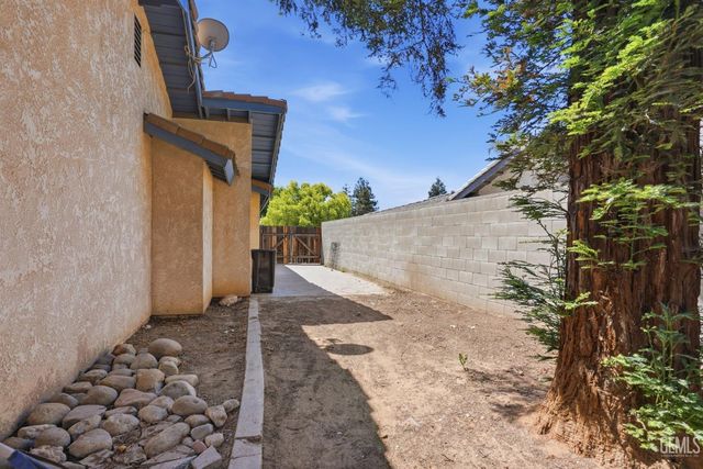 6916 Bandolero Way, Bakersfield, CA 93308