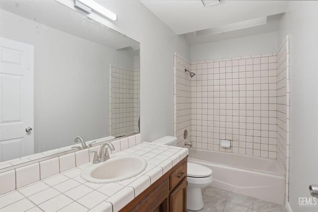 6916 Bandolero Way, Bakersfield, CA 93308