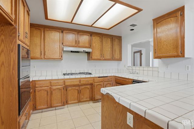 6916 Bandolero Way, Bakersfield, CA 93308