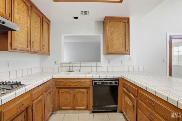 6916 Bandolero Way, Bakersfield, CA 93308