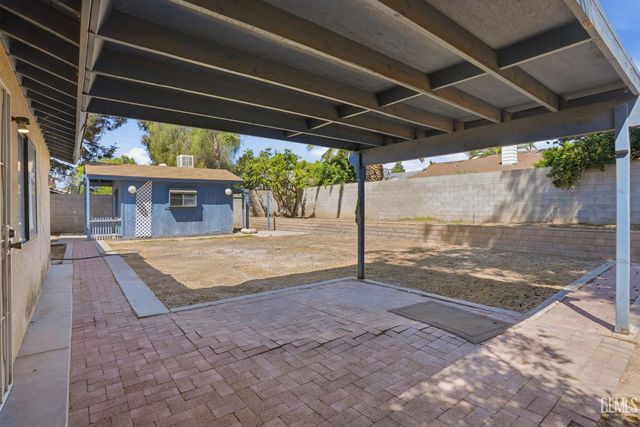 6916 Bandolero Way, Bakersfield, CA 93308