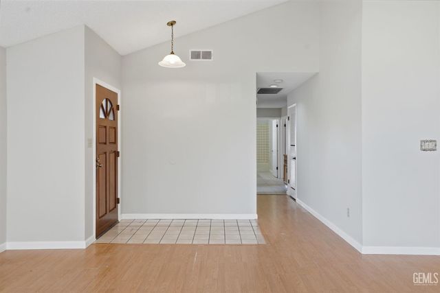 6916 Bandolero Way, Bakersfield, CA 93308