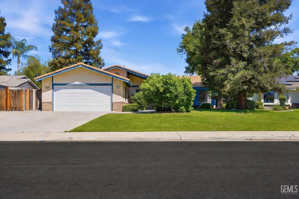 6916 Bandolero Way, Bakersfield, CA 93308