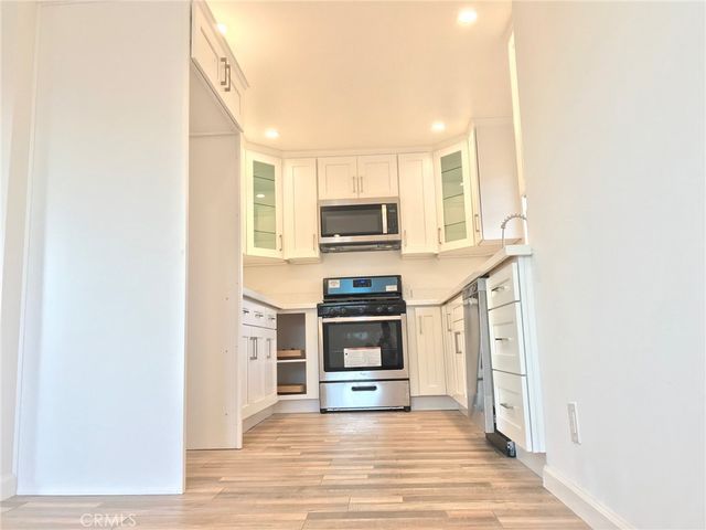 14253 Gilmore Street A, Van Nuys, CA 91401