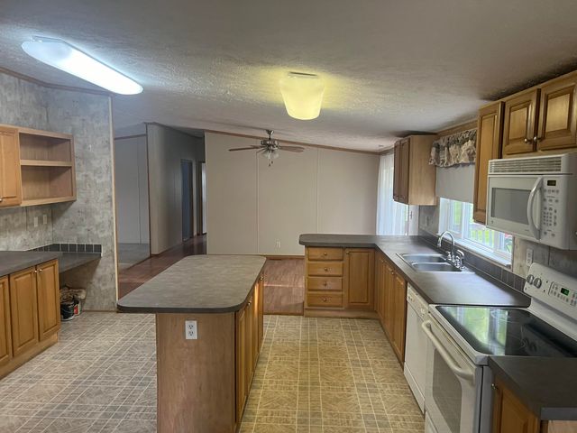 905 Division Road, Albany, KY 42602