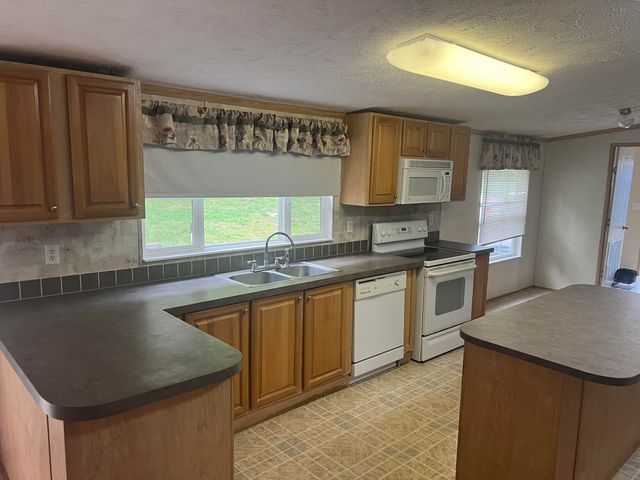 905 Division Road, Albany, KY 42602