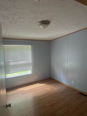 905 Division Road, Albany, KY 42602
