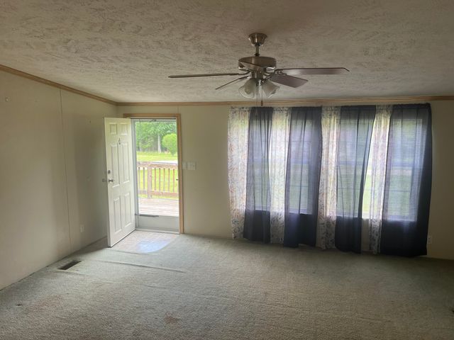 905 Division Road, Albany, KY 42602