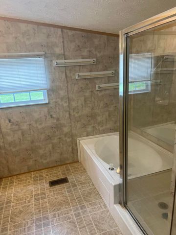 905 Division Road, Albany, KY 42602