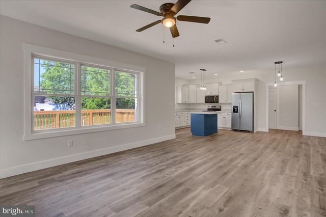 695 KARVOIS COURT, Chambersburg, PA 17202