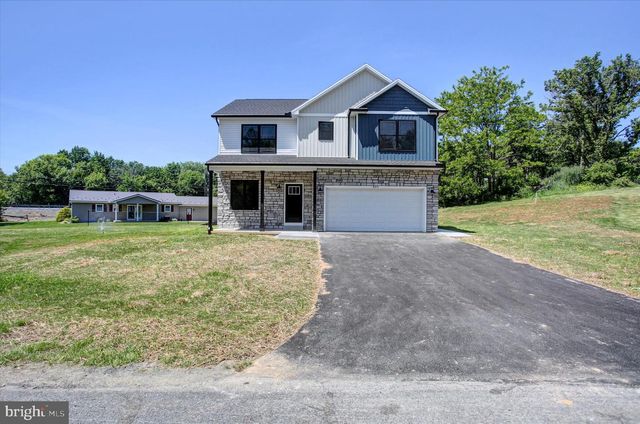 695 KARVOIS COURT, Chambersburg, PA 17202