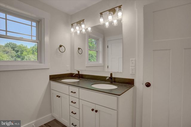 695 KARVOIS COURT, Chambersburg, PA 17202