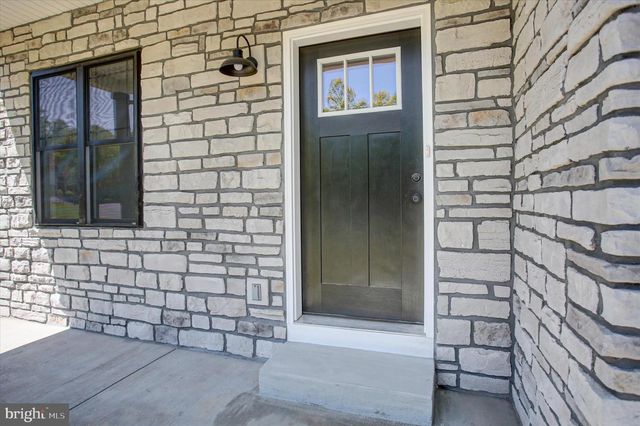 695 KARVOIS COURT, Chambersburg, PA 17202
