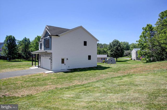 695 KARVOIS COURT, Chambersburg, PA 17202