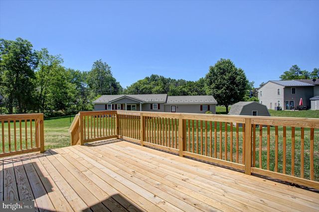 695 KARVOIS COURT, Chambersburg, PA 17202