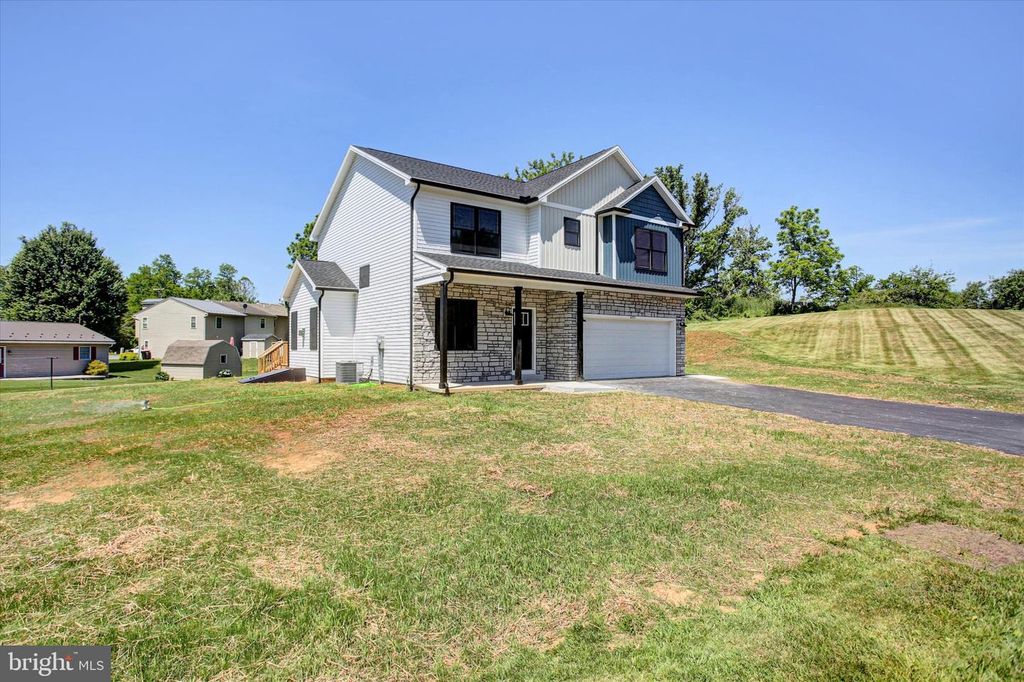 695 KARVOIS COURT, Chambersburg, PA 17202