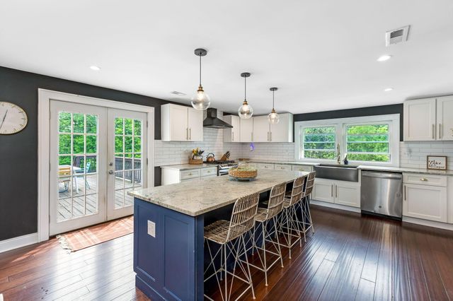 1082 James Road, Granville, OH 43023