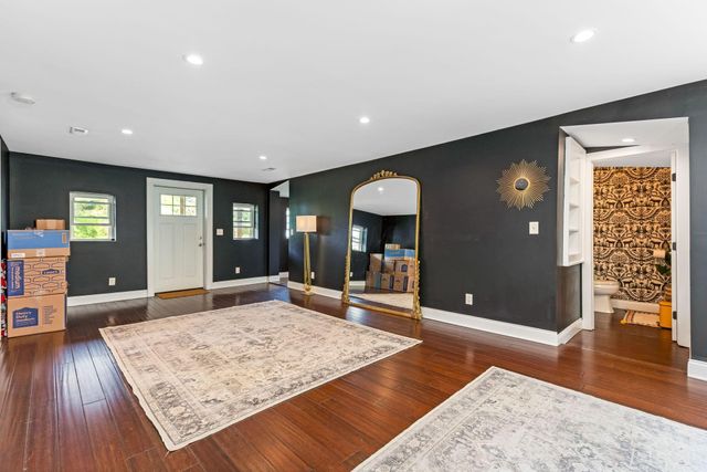 1082 James Road, Granville, OH 43023