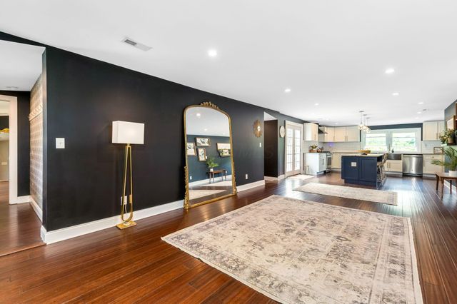 1082 James Road, Granville, OH 43023
