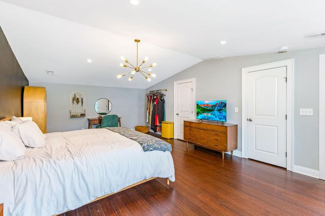 1082 James Road, Granville, OH 43023