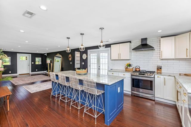 1082 James Road, Granville, OH 43023