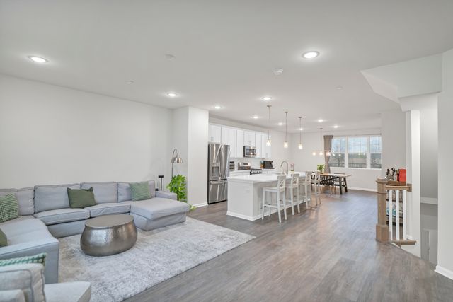 2720 Lily Lane, Rolling Meadows, IL 60008