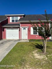 205 Jessie Circle, Hubert, NC 28539
