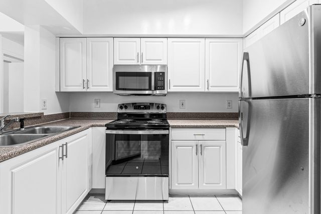 1977 BRANDYWINE Road 305, West Palm Beach, FL 33409