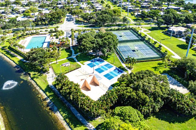 1977 BRANDYWINE Road 305, West Palm Beach, FL 33409