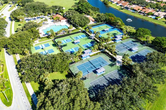 1977 BRANDYWINE Road 305, West Palm Beach, FL 33409