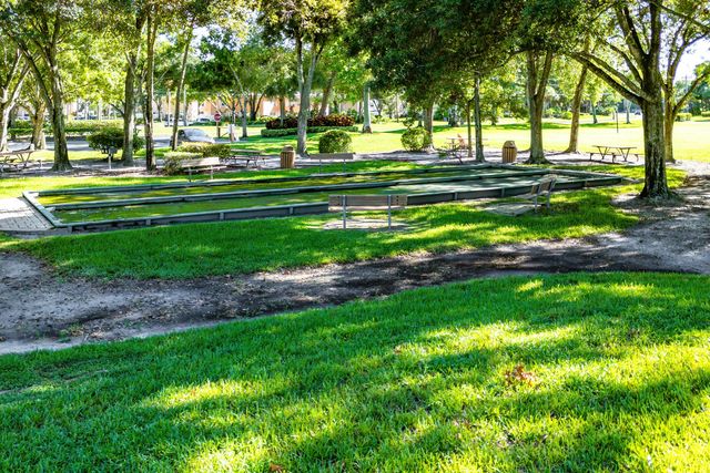 1977 BRANDYWINE Road 305, West Palm Beach, FL 33409