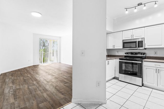 1977 BRANDYWINE Road 305, West Palm Beach, FL 33409