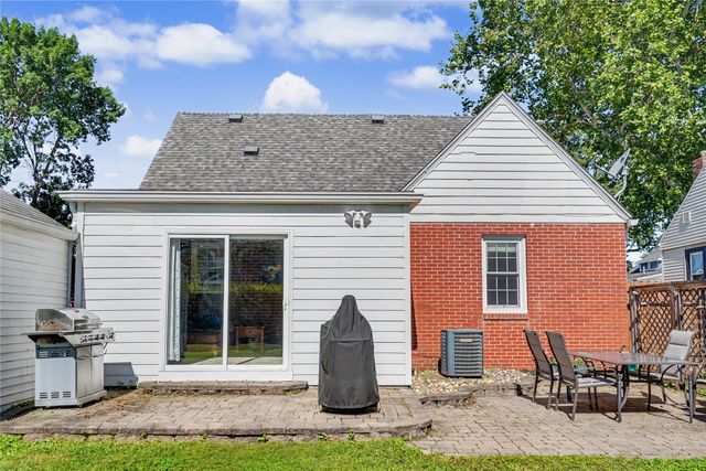 3011 48th Street, Des Moines, IA 50310
