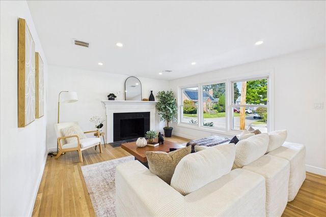 40 Dix Street, Waltham, MA 02453