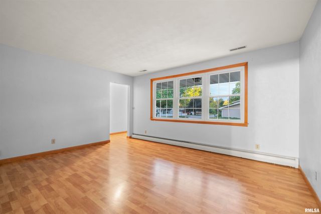 304 BROOKVIEW Road, East Peoria, IL 61611