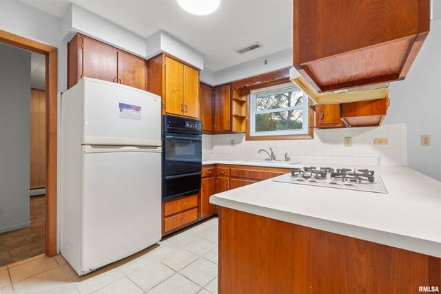 304 BROOKVIEW Road, East Peoria, IL 61611