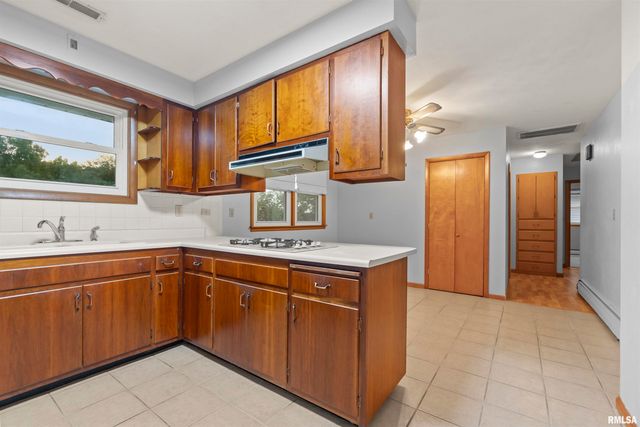 304 BROOKVIEW Road, East Peoria, IL 61611