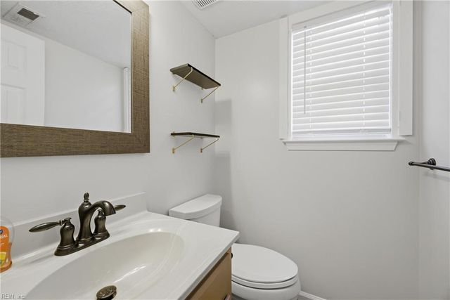 2 Compton CT, Hampton, VA 23666