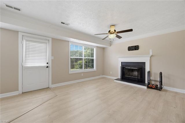 2 Compton CT, Hampton, VA 23666