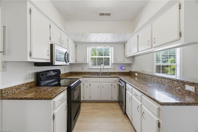 2 Compton CT, Hampton, VA 23666