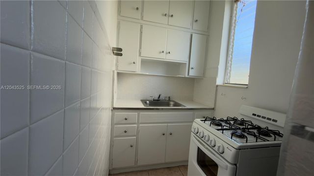 808 84th St 812, Miami Beach, FL 33141